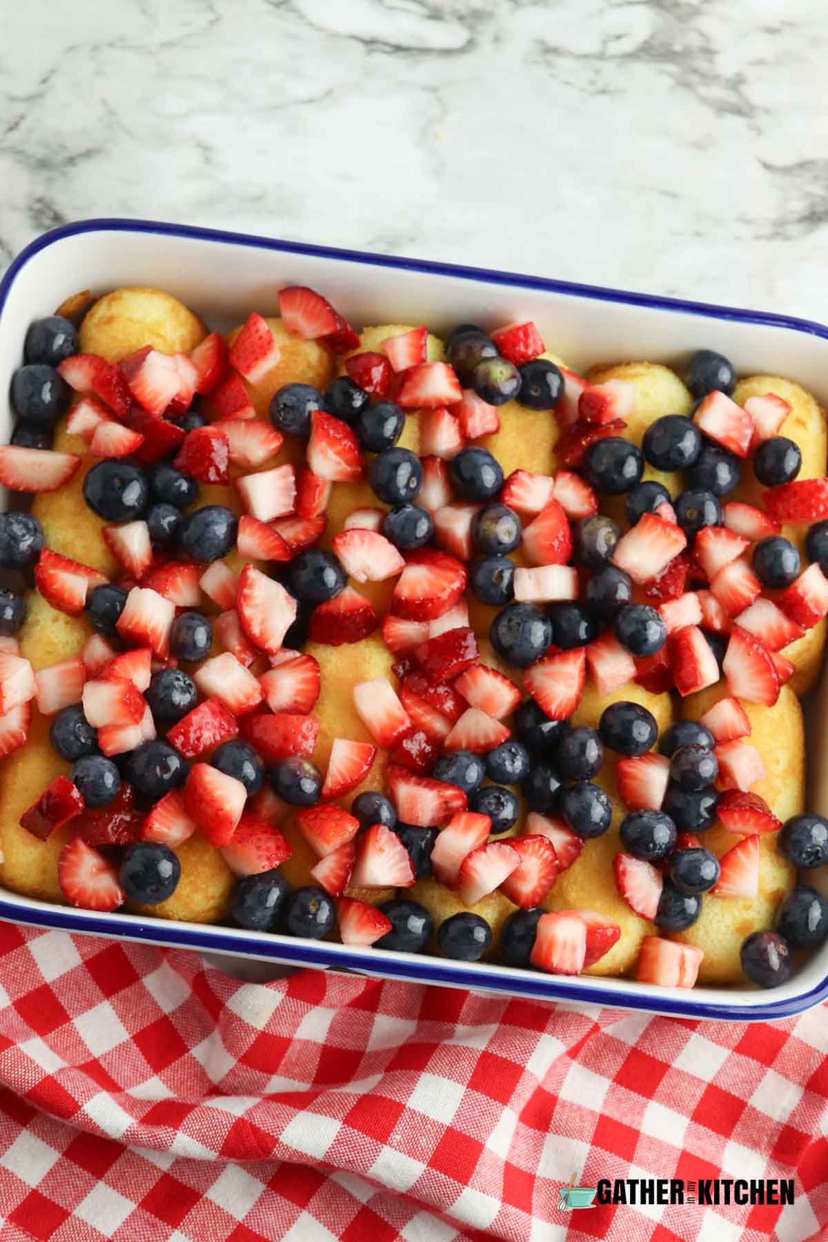 Strawberries and blueberries sprinkled over the Twinkies.