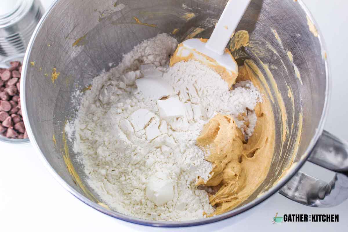 A bowl of flour mixture and creamed mixture.
