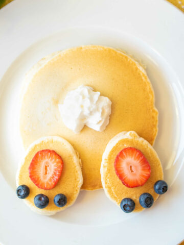 Top down view of pancakes made to look like a bunny butt.