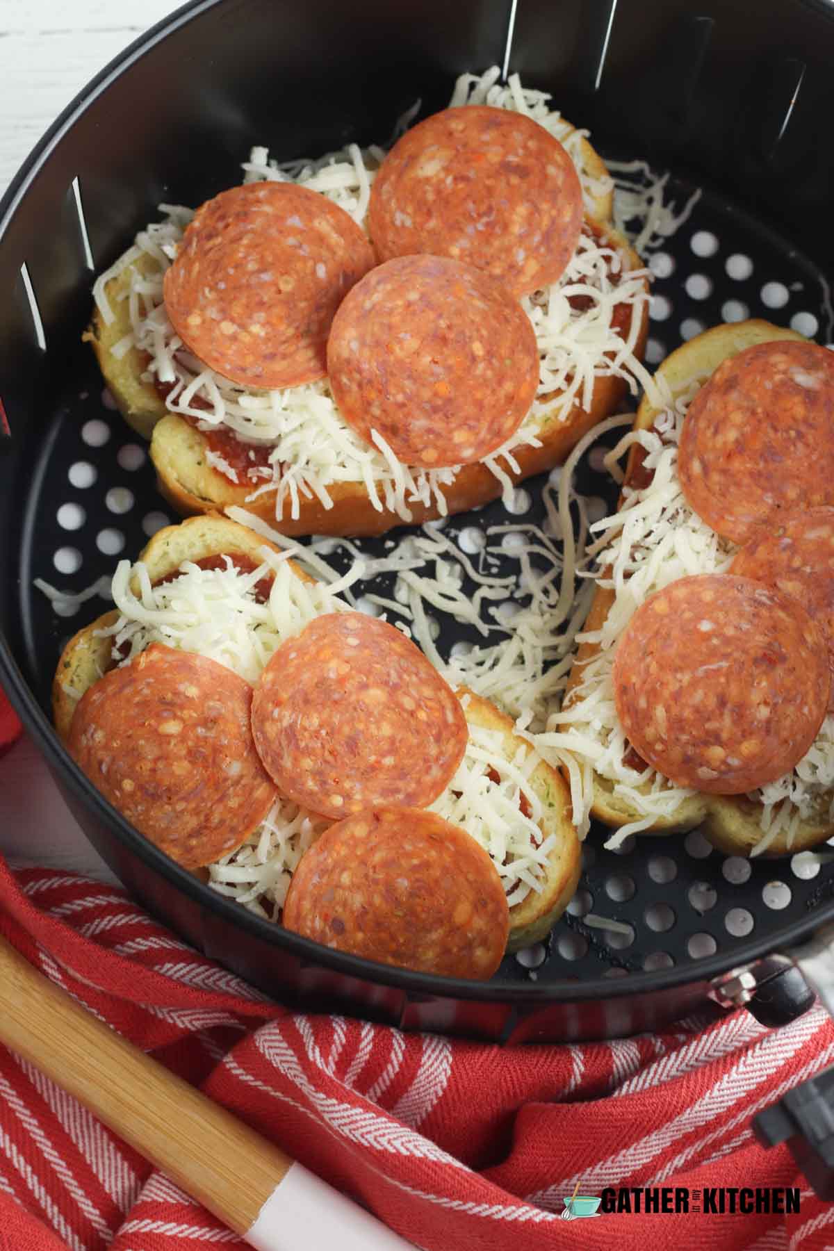 Air Fryer Garlic Bread Pizza Toast - Mommy Hates Cooking
