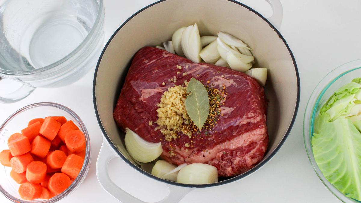 Corned beef with onion and spices in the Dutch oven.
